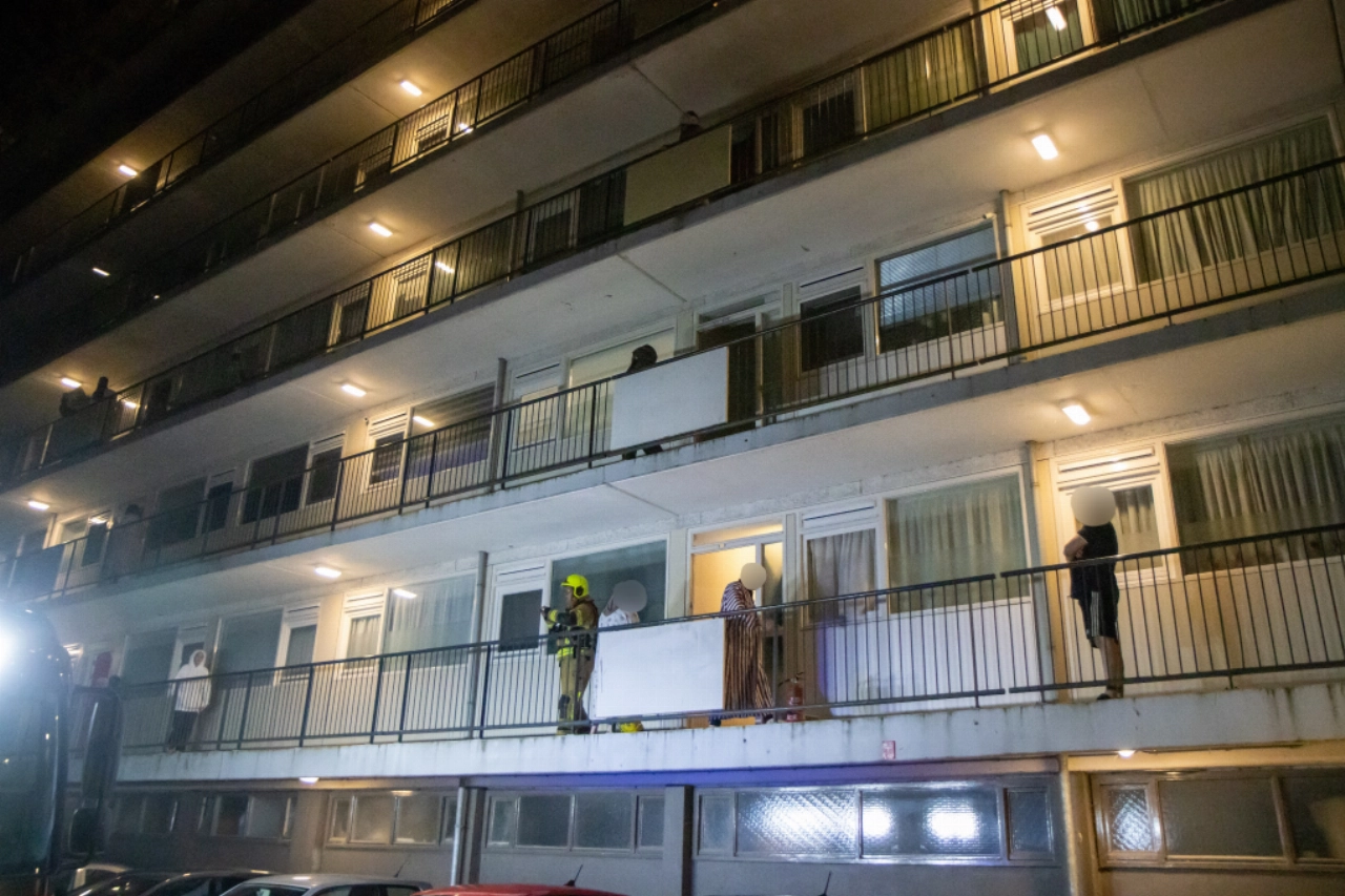 Magnetron vliegt spontaan in brand terwijl bewoners slapen